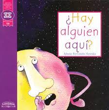 Book cover of Hay Alguien Aqui with an illustration of a scared moon.