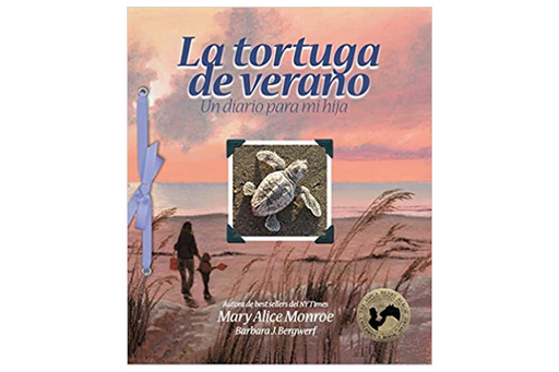 Book cover of La Tortuga de Verano with a photograph of a baby turtle overlaying an illustration of two people at the beach.