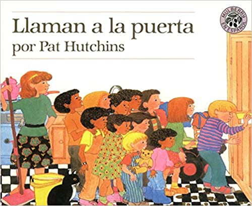 Book cover of Llaman a la Puerta with an illustration of a bunch of kids and a mom standing in a kitchen.