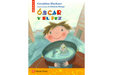 Book cover of Oscar y el Pez with an illustration of a boy holding a bucket of water with a fish inside of it. 